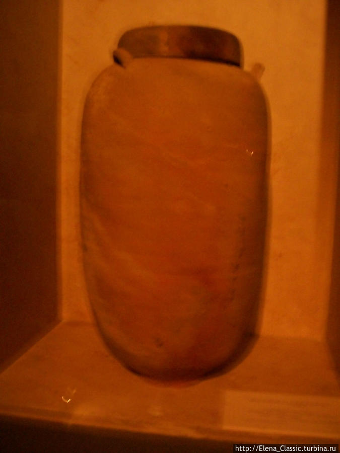 Музей Израиля в Иерусалиме. Глиняный кувшин из археологических раскопок на Мертвом море Израиль