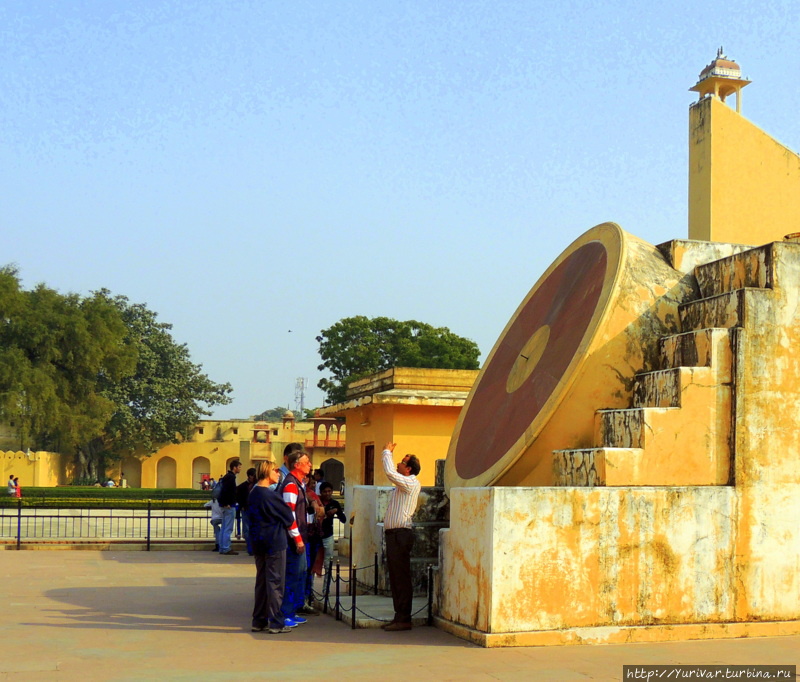 Обсерватория Джантар Мантар в индийском Джайпуре Джайпур, Индия