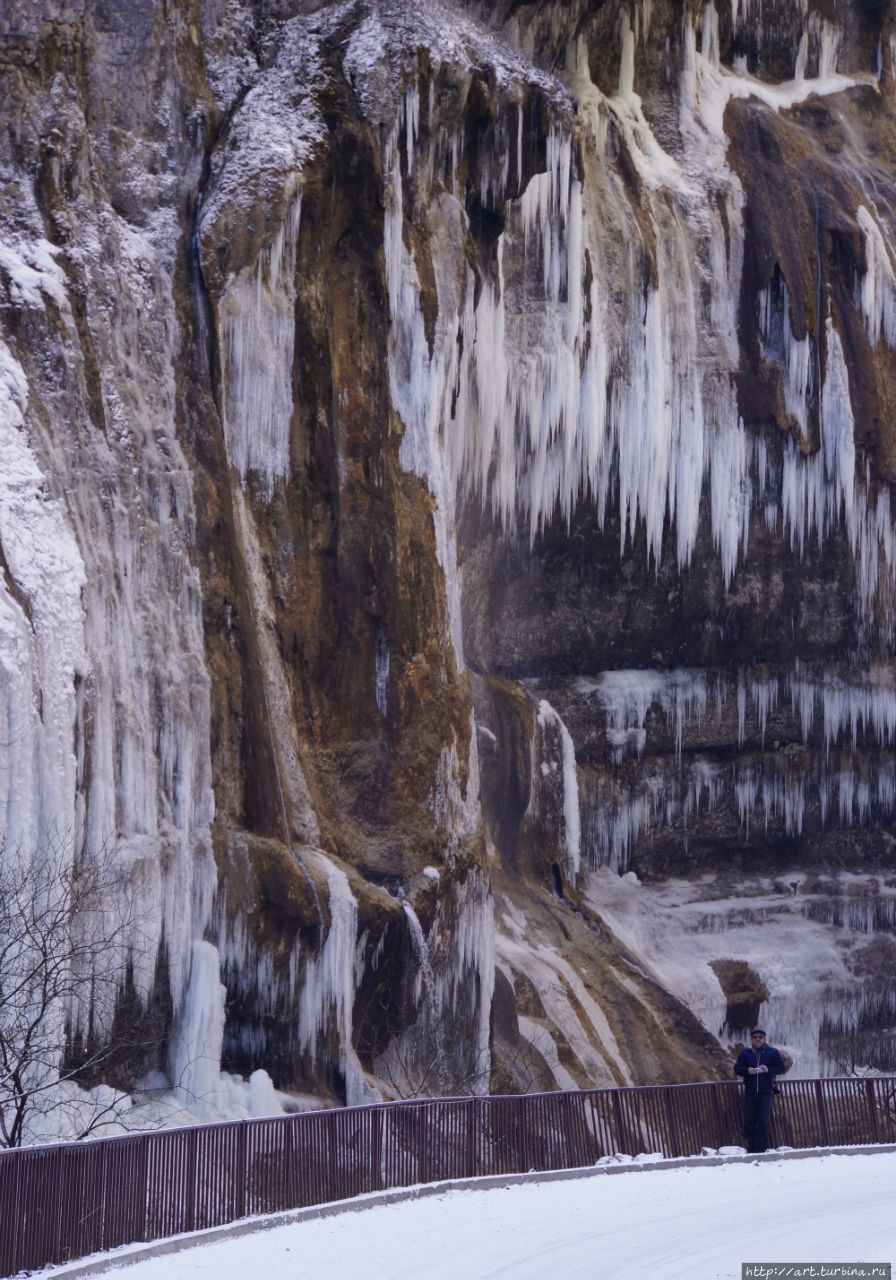 Чегемские водопады зимой Чегем Первый, Россия