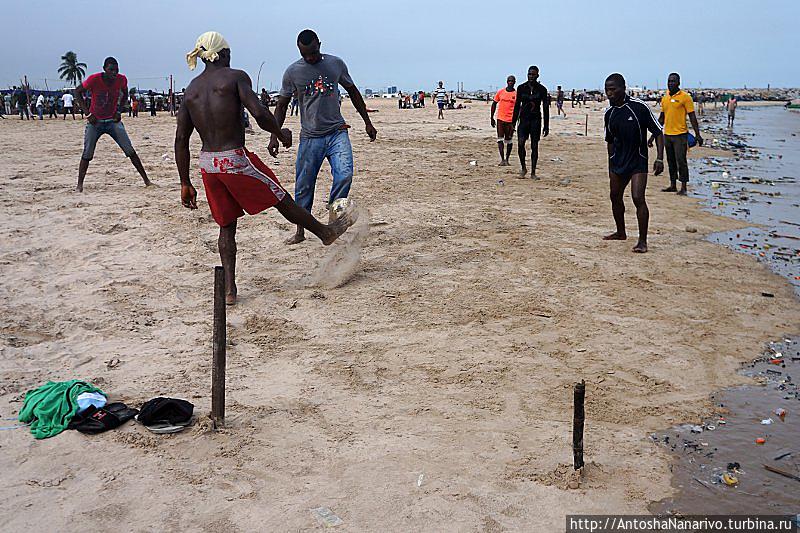 В футбол в Африке играют везде. Лагос, Нигерия