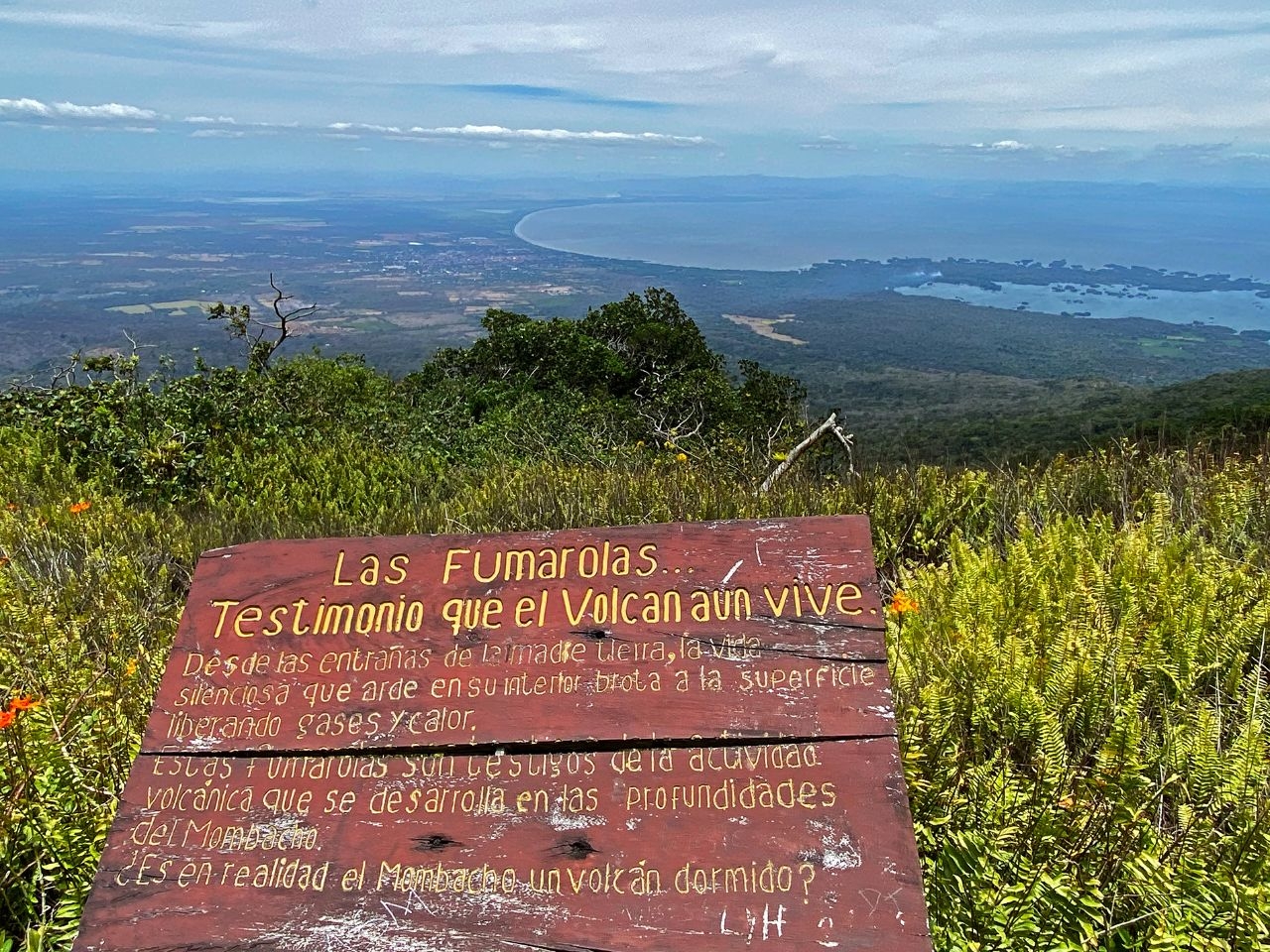 Тропа вокруг кратера Вулкан-Момбачо заповедник, Никарагуа