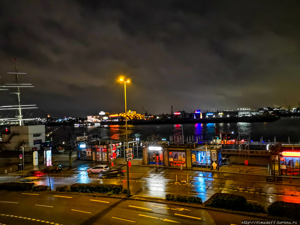 Прогулка по ночному порту в поисках района Красных Фонарей Гамбург, Германия