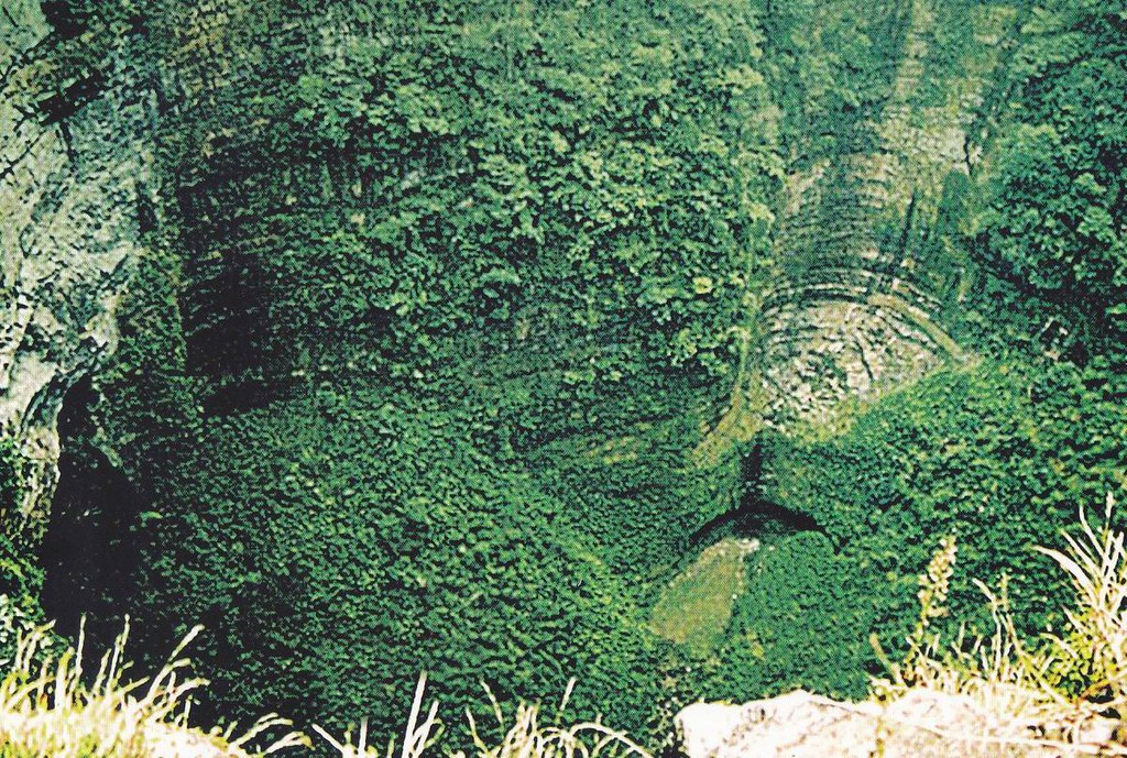 Карстовые ямы Чинкоу / Qingkou Giant Doline (Tiankeng) (箐口天坑)