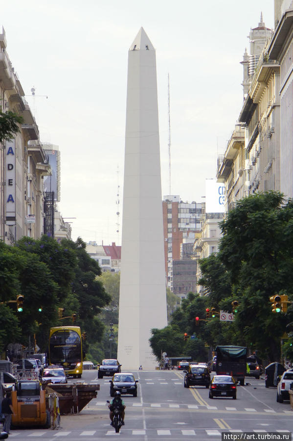сердце Байреса пронзено обелиском Буэнос-Айрес, Аргентина