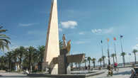 В центре бульвара памятник королю ХаймеI, а в конце красивый светящийся фонтан