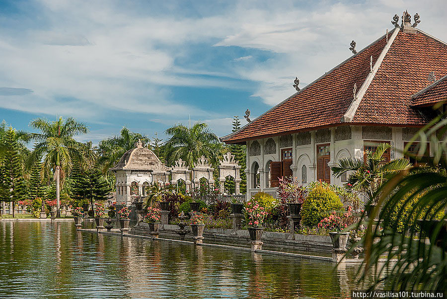 Водный дворец Уджунг Бали, Индонезия