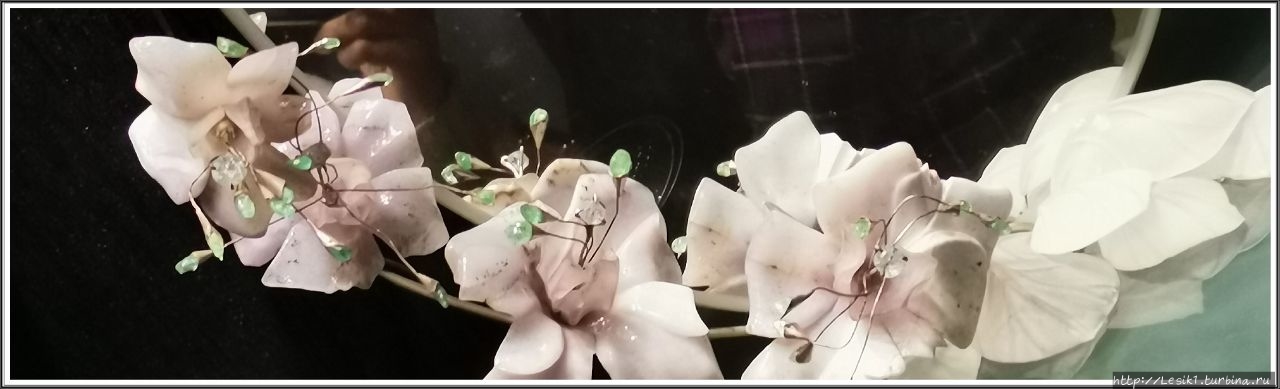 Обрамление зеркала. Пришлось сильно урезать по причине совсем не интересного отображения в нём :)) Обрамление зеркала. Пришлось сильно урезать по причине совсем не интересного отображения в нём :))