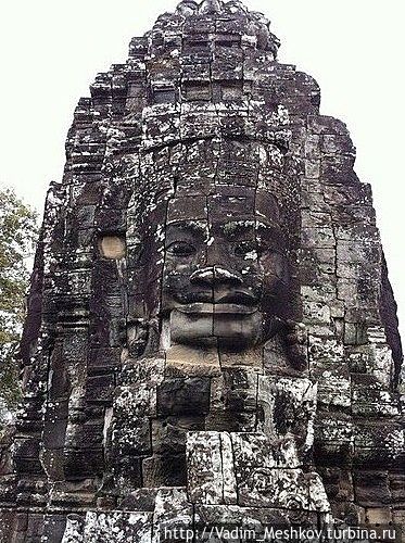 Байон был построен спустя почти 100 лет после Ангкор Вата.  Строился после продолжительных войн.