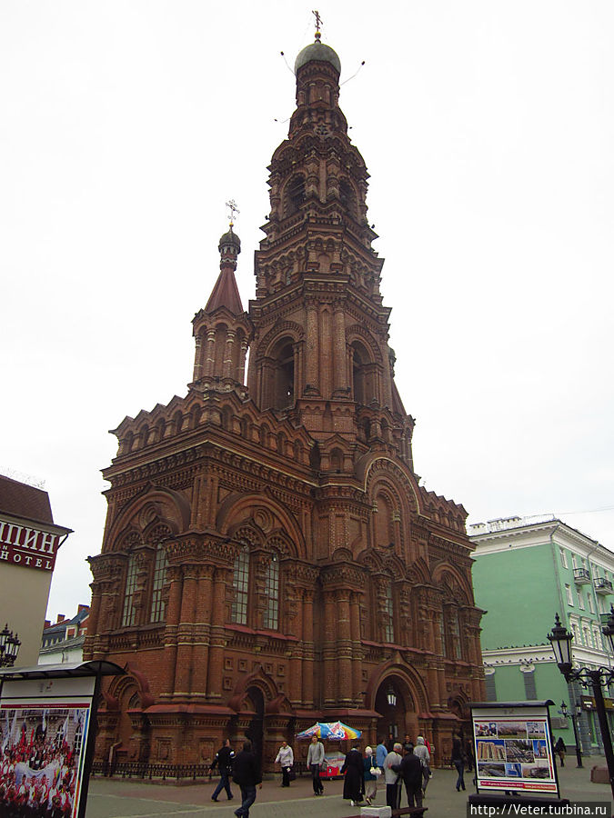 Сразу нас встречают величественные старинные здания. Казань, Россия