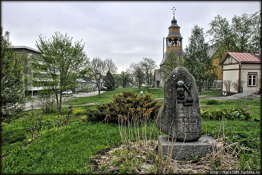 Возле старой церкви