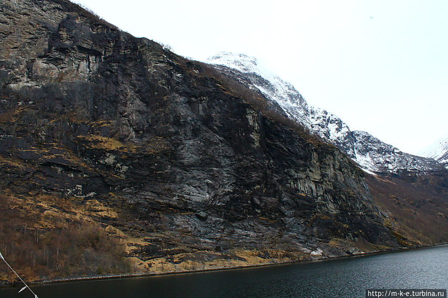 Вот здесь бежит водопад семь сестер Западная Норвегия, Норвегия