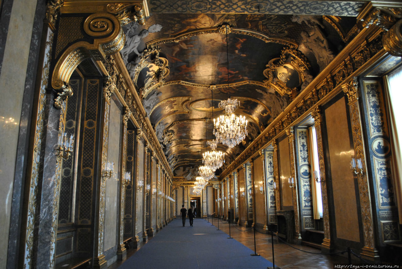 Гранд-галерея, или Зал Карла XI в северном крыле — яркий пример шведского барокко, за образец взят Зеркальный зал Версаля Стокгольм, Швеция