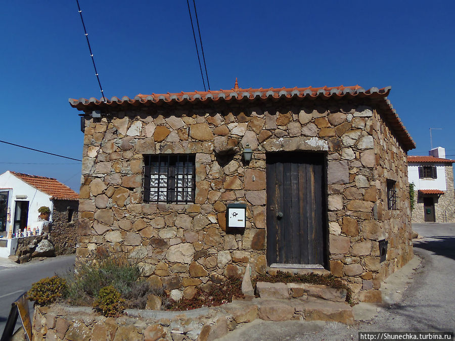 Первый населенный пункт континентальной Европы Кабу-да-Рока, Португалия