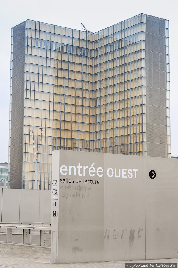 Одно из зданий-книг Париж, Франция