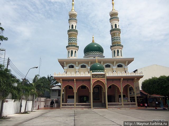 Мечеть.Есть и такое рядом с буддийскими храмами.