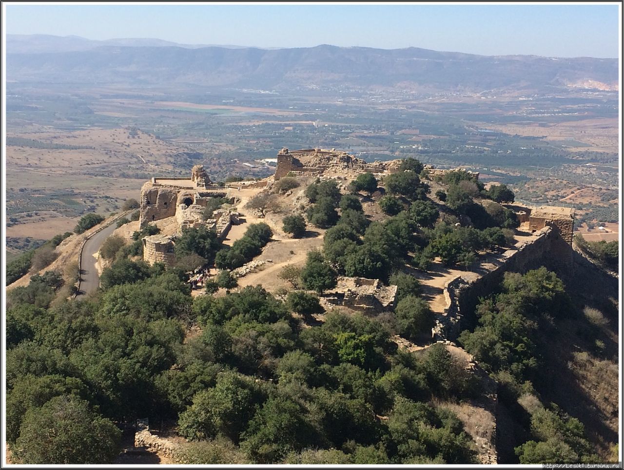 Крепость Нимрод парит над долиной Хула и с её восточной башни видно практически всю Галилею.