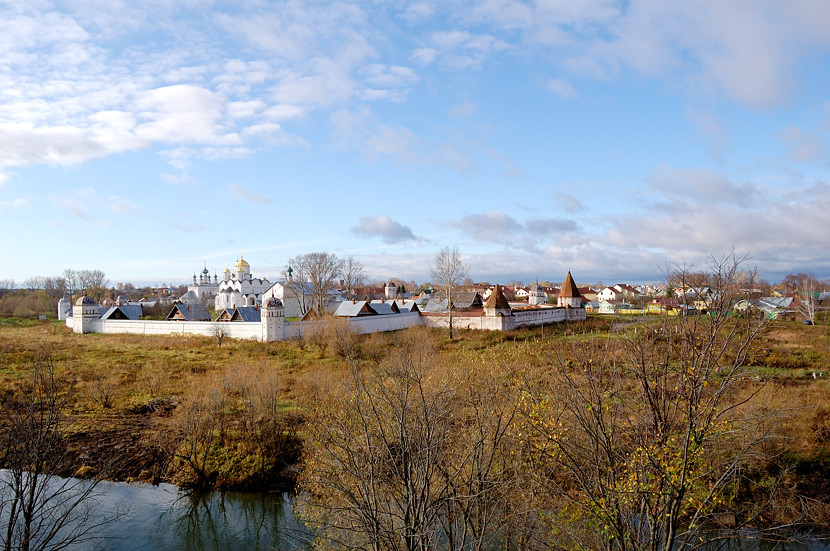Вид на Покровский монастырь от стен Спасо-Евфимиева монастыря Суздаль, Россия