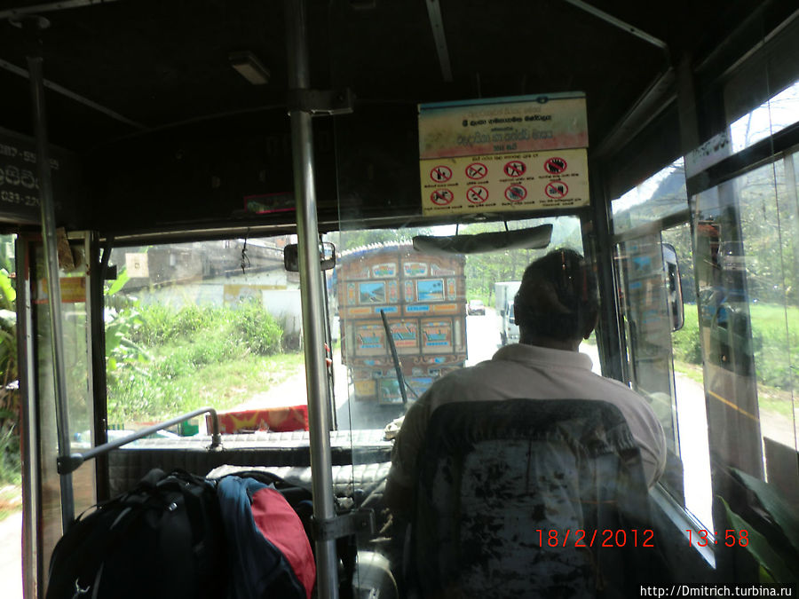 Глядя на водителя надо вспоминать: там, где у нас право, у них — лево!