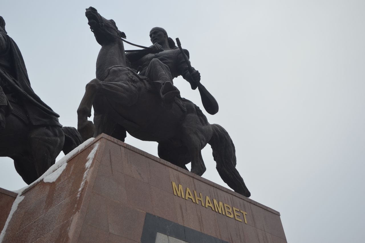 Памятник батыру Исатаю Тайманову и акыну Махамбету Уральск, Казахстан