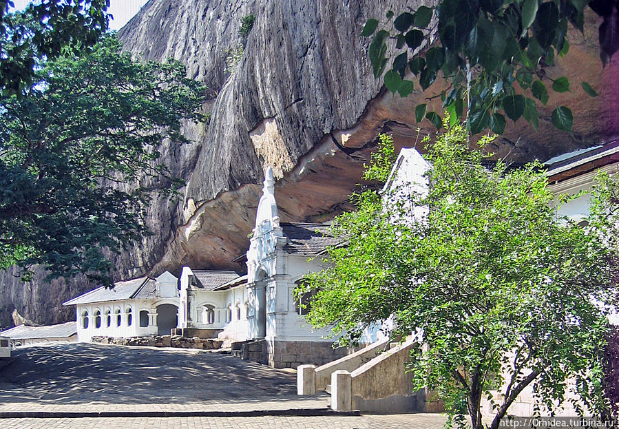 Золотой храм Дамбулла — сотня будд в тысячелетних пещерах Дамбулла, Шри-Ланка