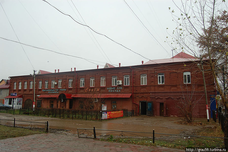 Бывшее здание торгового ряда Уральск, Казахстан