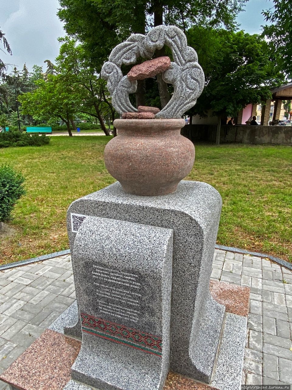 Памятник деруну Коростень, Украина