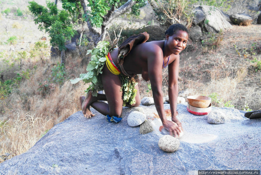 Жизнь и типажи кома Тчамба, Камерун