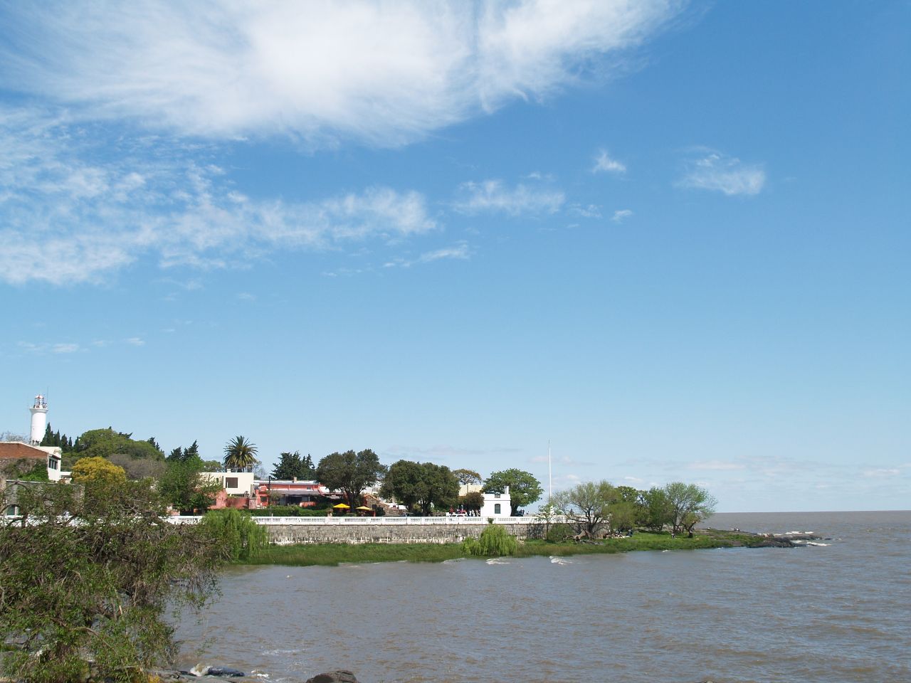 Набережная исторического центра Колония-дель-Сакраменто, Уругвай