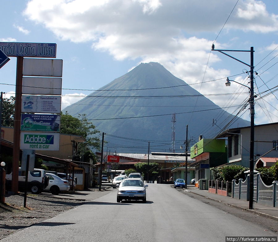 Теперь вулкан Ареналь виден с каждой улочки Аренал, Коста-Рика