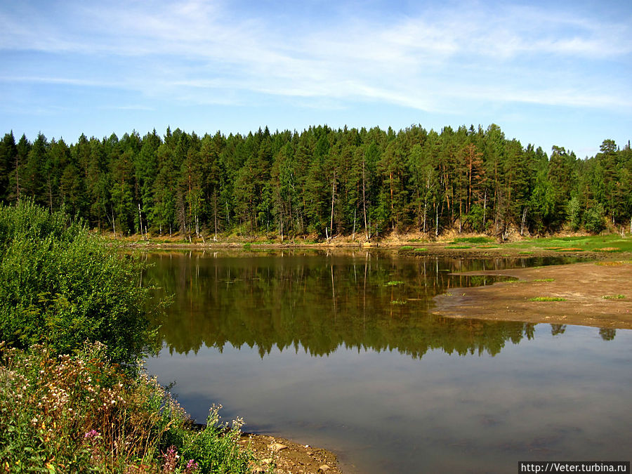 Заехали с мы с Александром на заправку в довольно живописном месте.