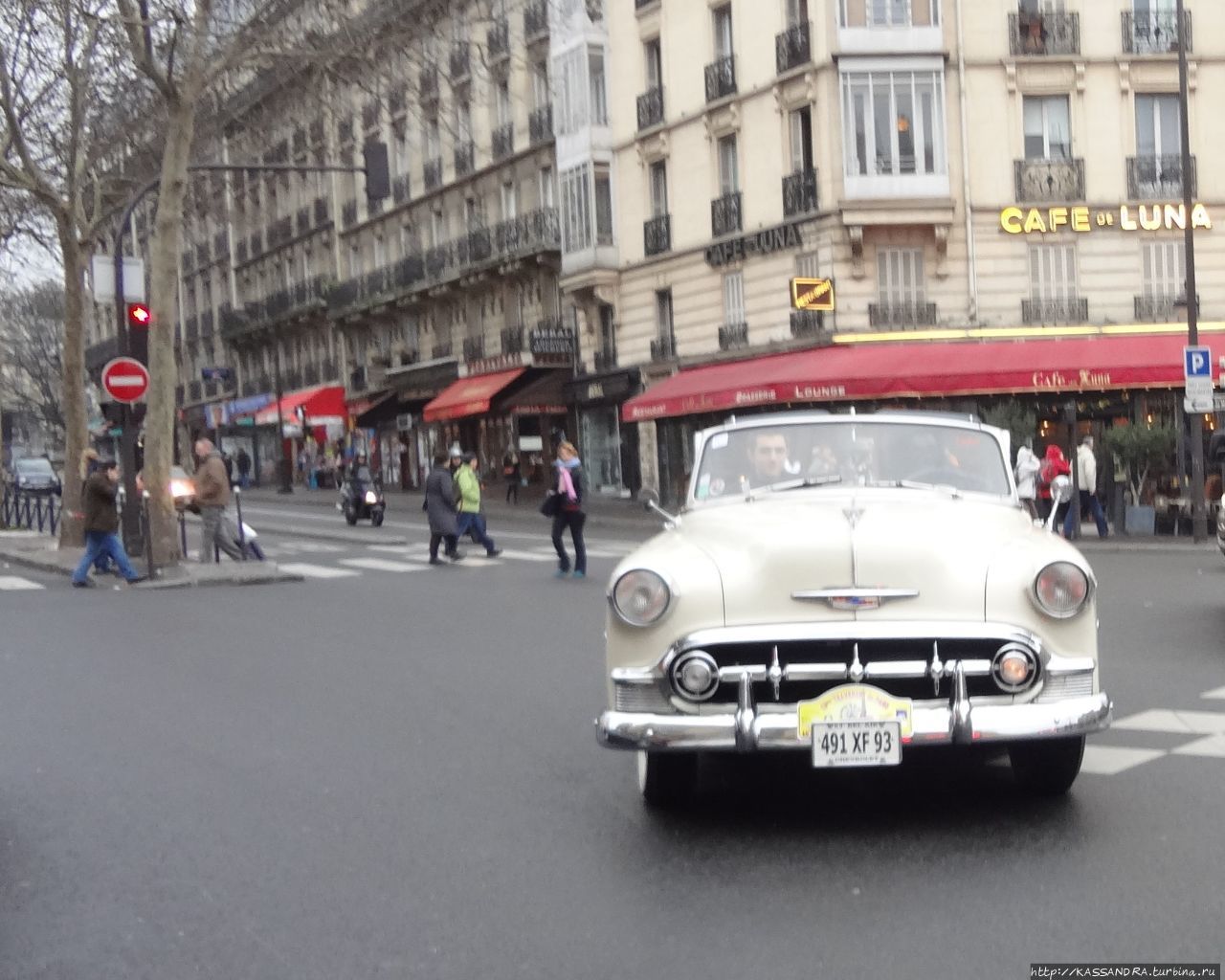 Новогодние развлечения Парижа. Ралли  старинных автомобилей Париж, Франция