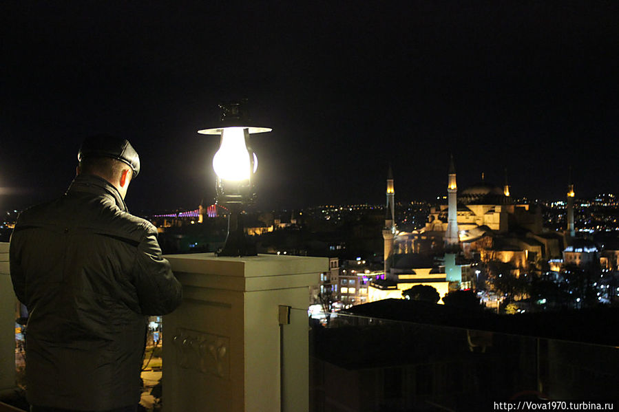 Вид на Айю Софию вечером. Стамбул, Турция