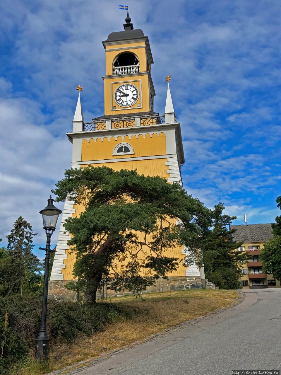 Адмиралтейская часовая башня - заметный символ Карлскруны