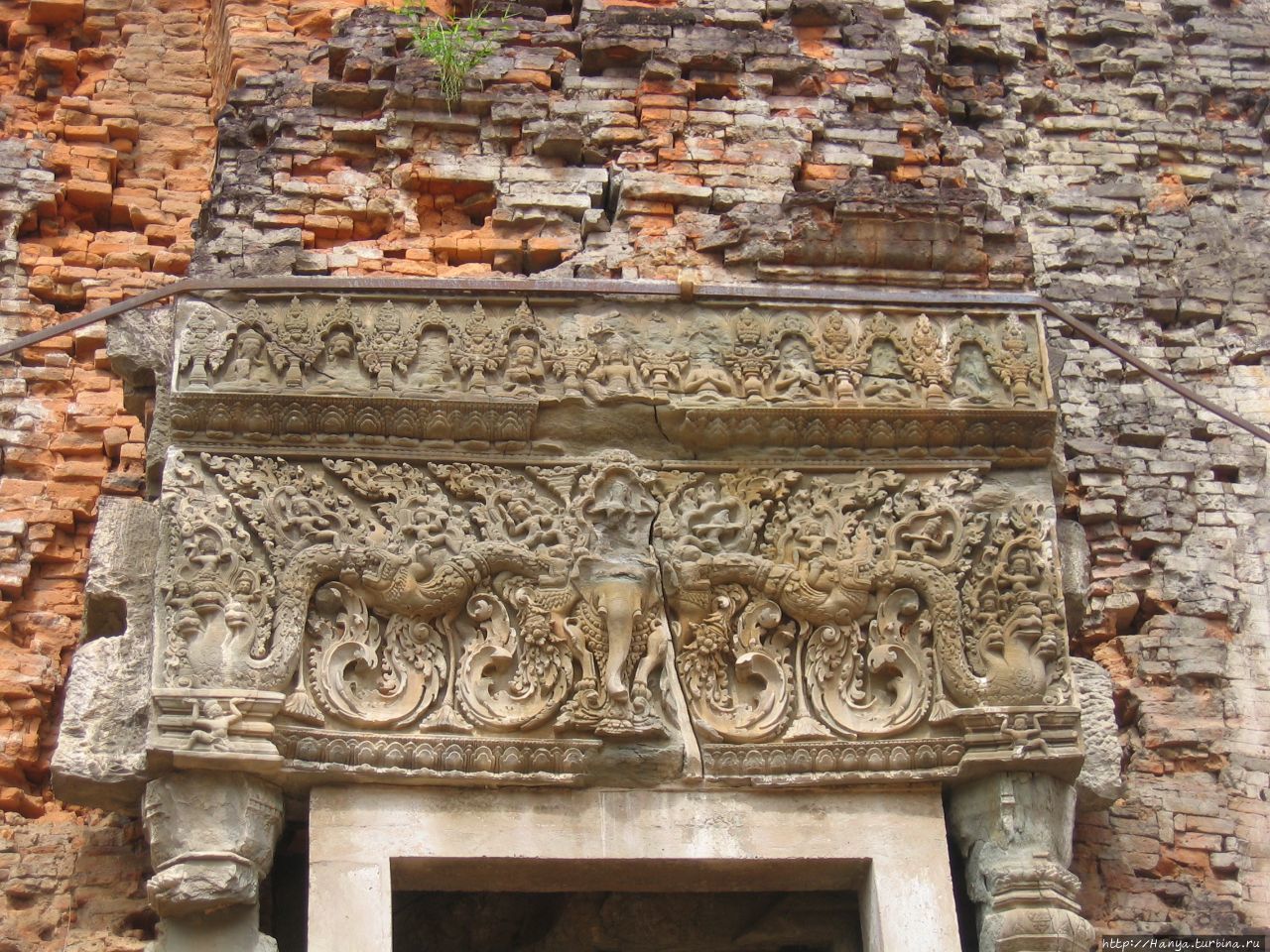 Резьба перемычек в храме Лолей Резьба перемычек в храме Лолей