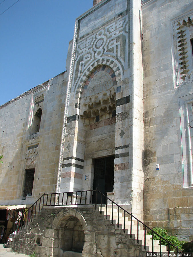 Вход в мечеть Сельчук, Турция