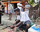 Самое распространенное в Тринкомали мужское занятие, не считая рыбацкого, — торговля, будь то на рынке или просто на мостовой улицы.