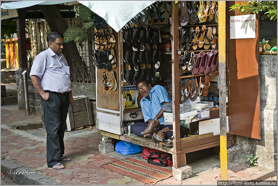 Обувной мастер...
* Мумбаи, Индия
