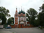 Церковь Михаила Архангела. 1657-82. Здесь в 1681 году скончался патриарх Никон.