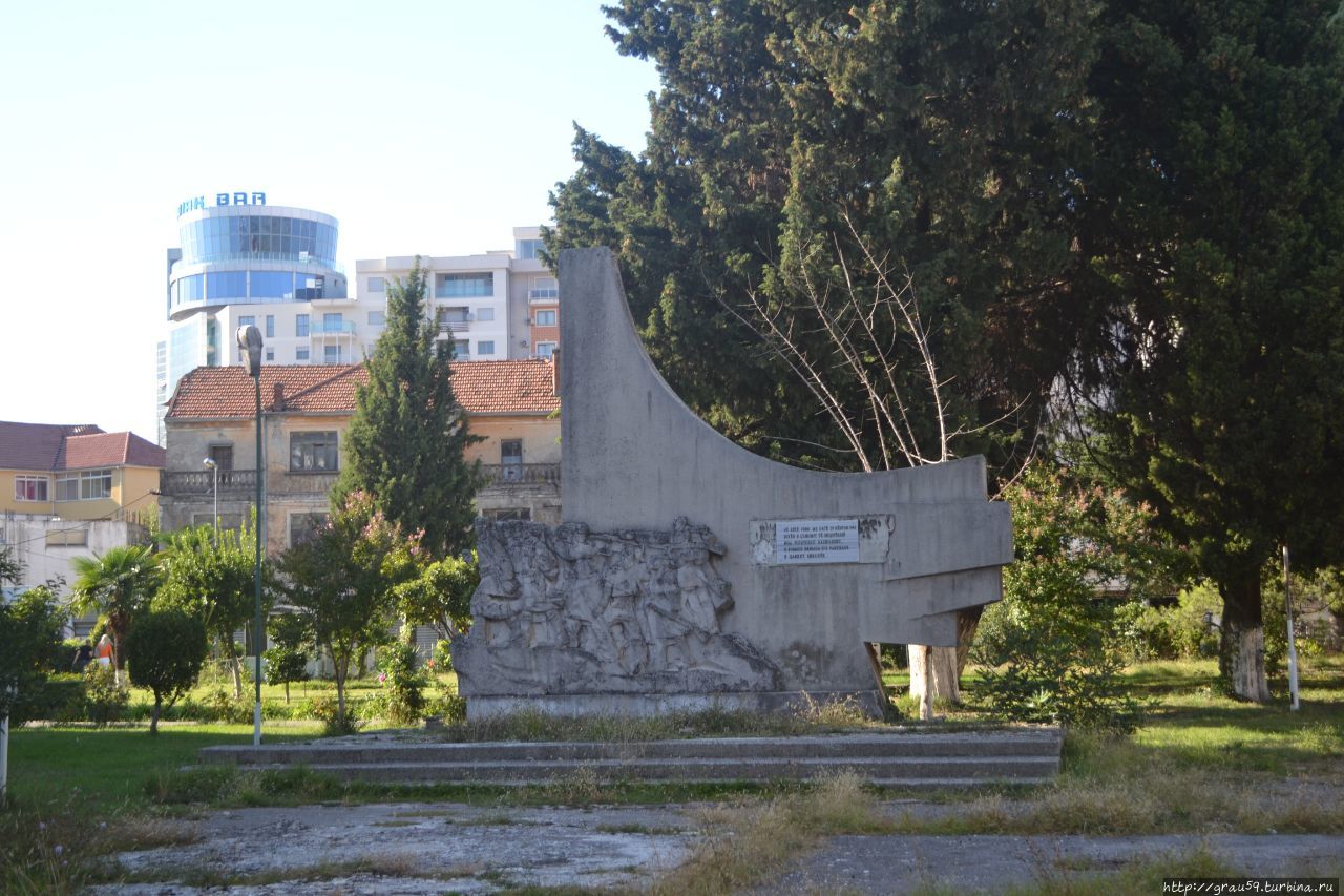 Памятник партизанам / Monument to the partisans