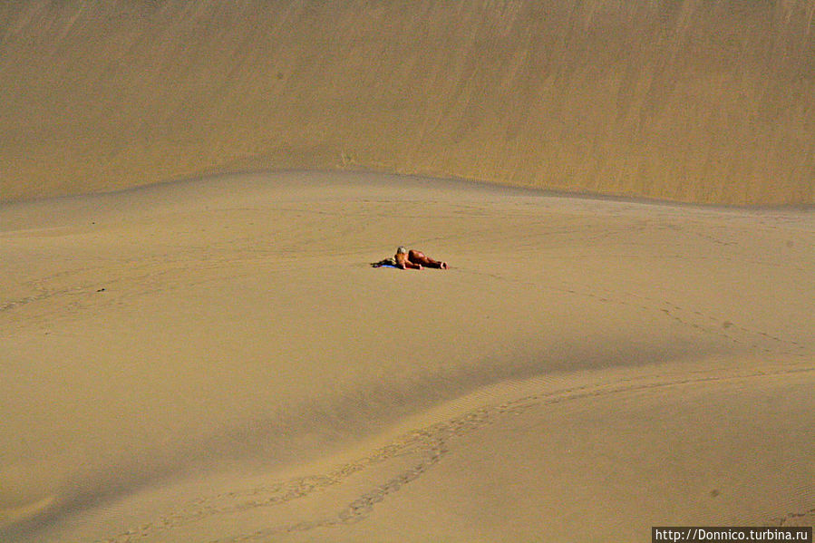 в глубине же дюн никого нет... или почти никого нет Остров Гран-Канария, Испания