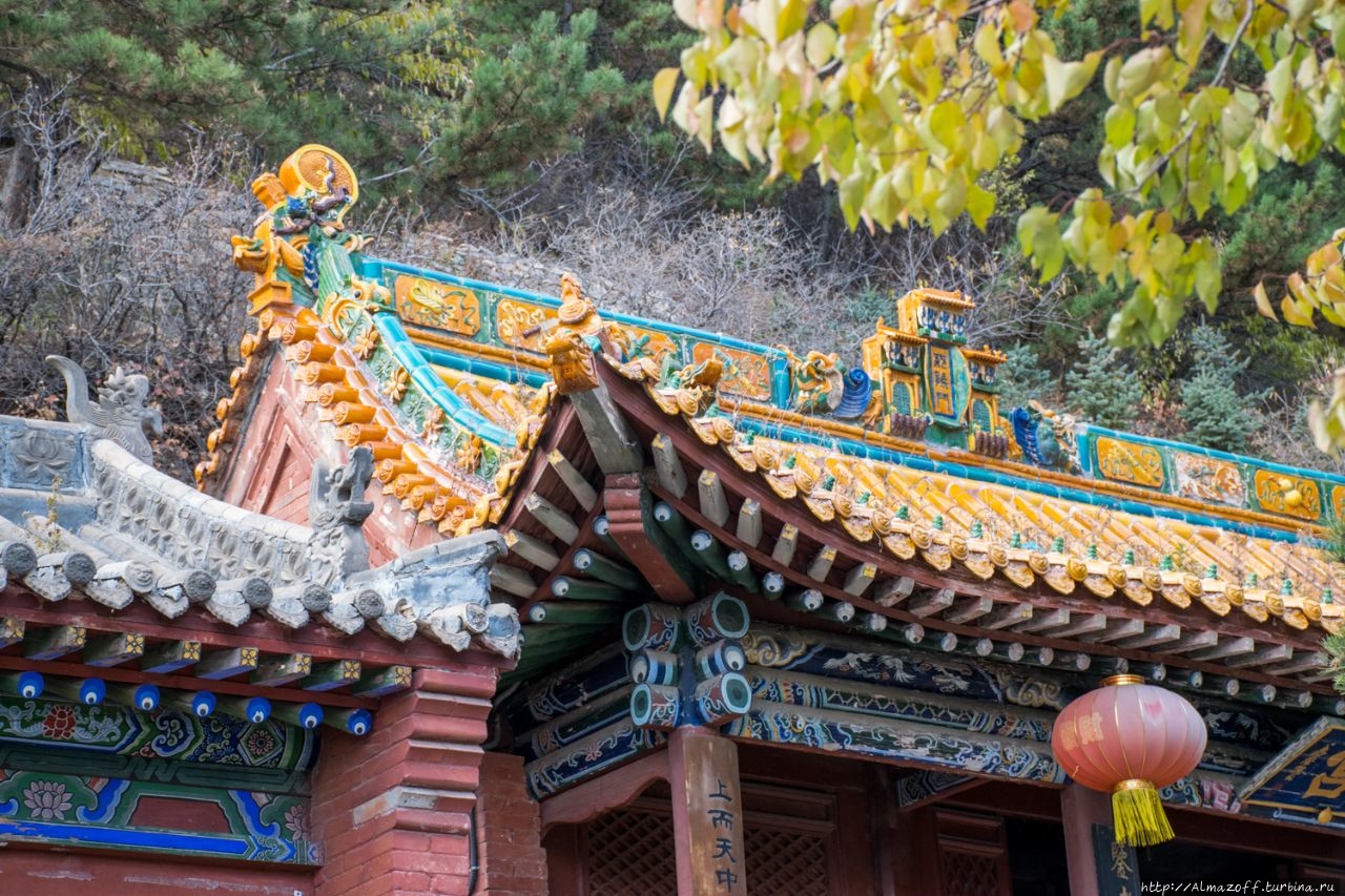 Одна из пяти священных даосских гор Китая - гора Хэншань