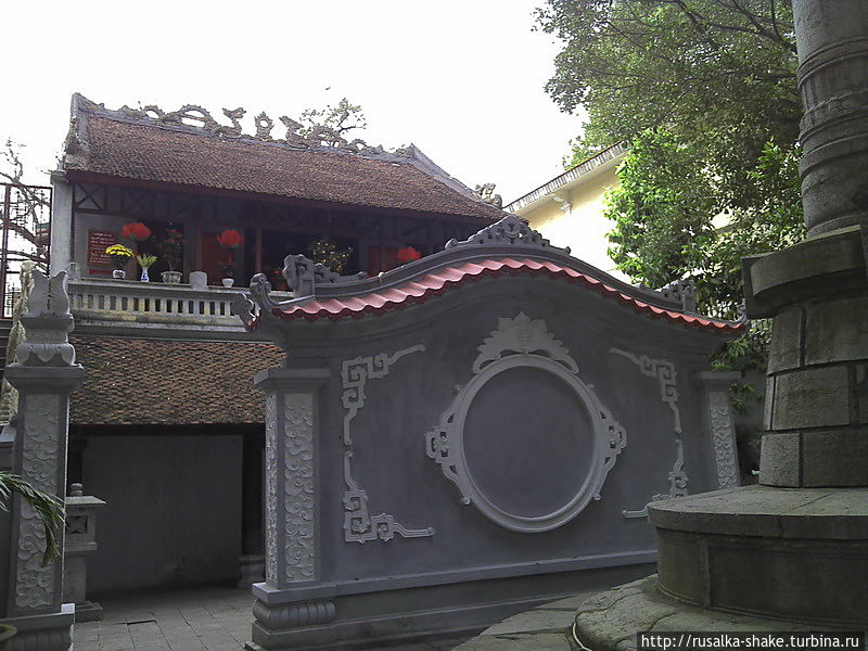 Сквер, посвященный императору Ханой, Вьетнам