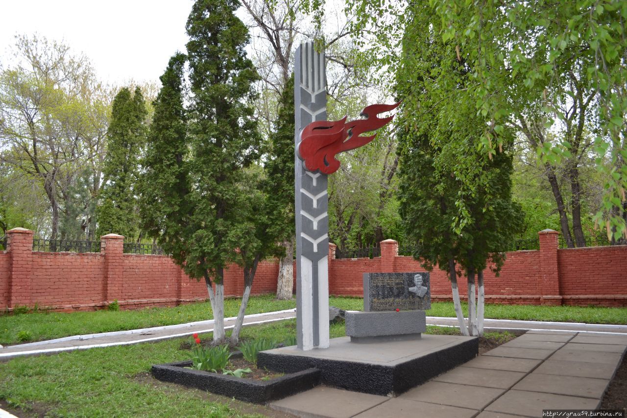 Памятник Н.М.Кузнецову Саратов, Россия