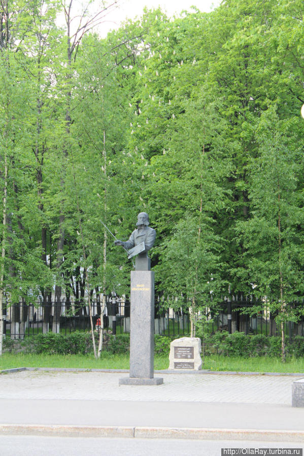 Памятник Айвазовскому. Ассоциативно... Кронштадт, Россия