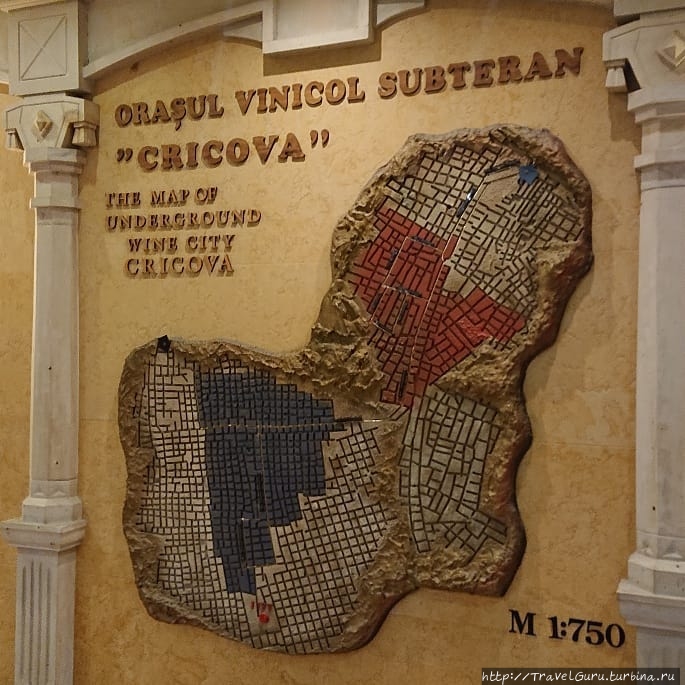 Красным и синим выделены зоны, используемые для хранения и производства вина. Криково, Молдова