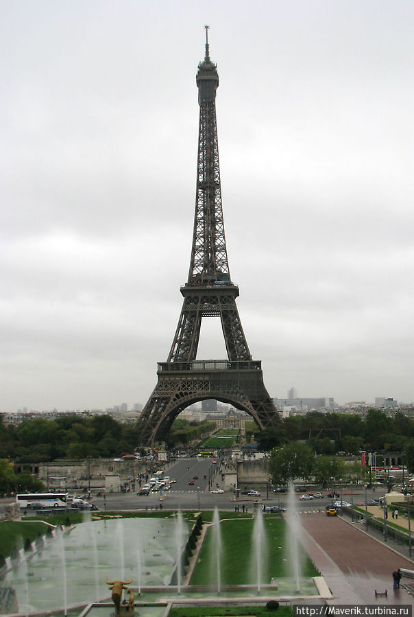 Эйфелева башня.
320 метров.
15000 механических деталей.
2500000 заклёпок.
40 тонн краски.
1652 шага к вершине. Париж, Франция