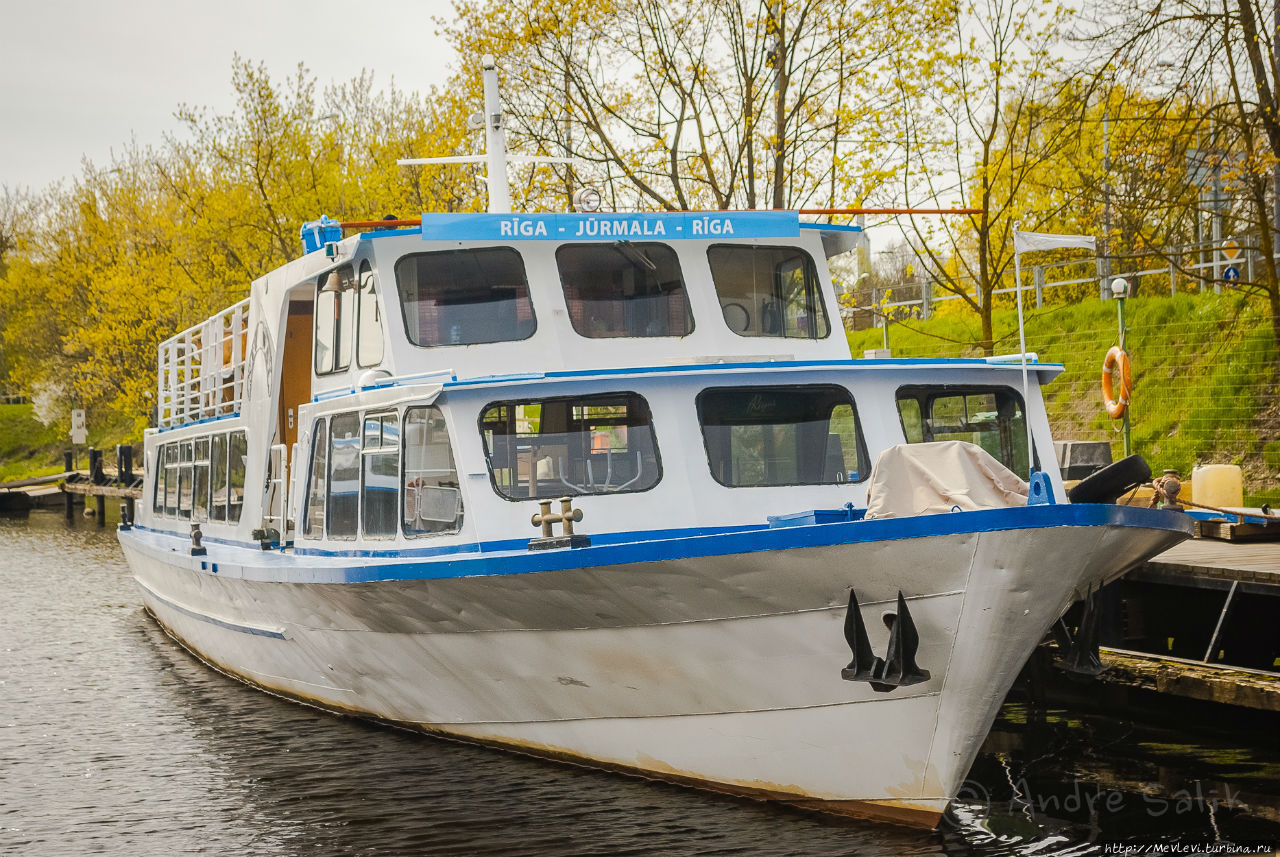 Красивые девушки, лодки, май месяц Рига, Латвия