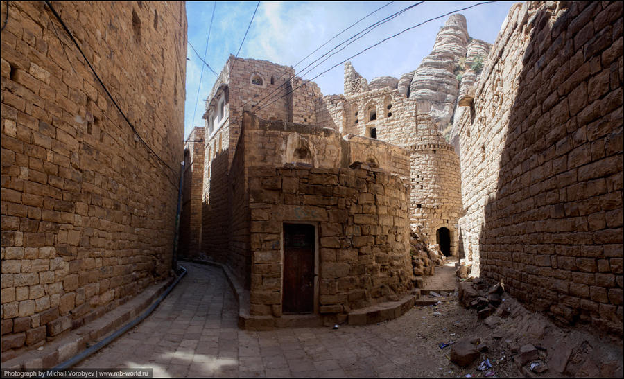 У государства не хватает средств на поддержку, поэтому древняя архитектура разрушается и находится в весьма плачевном состоянии. Суля, Йемен