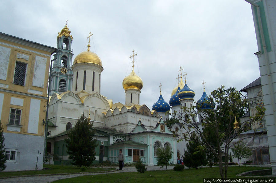 Свято-Троицкая Сергиева Лавра — внутри крепостных стен Сергиев Посад, Россия