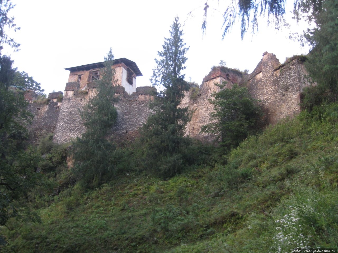 Крепость Дзонг Друкгел / Drukgyel Dzong